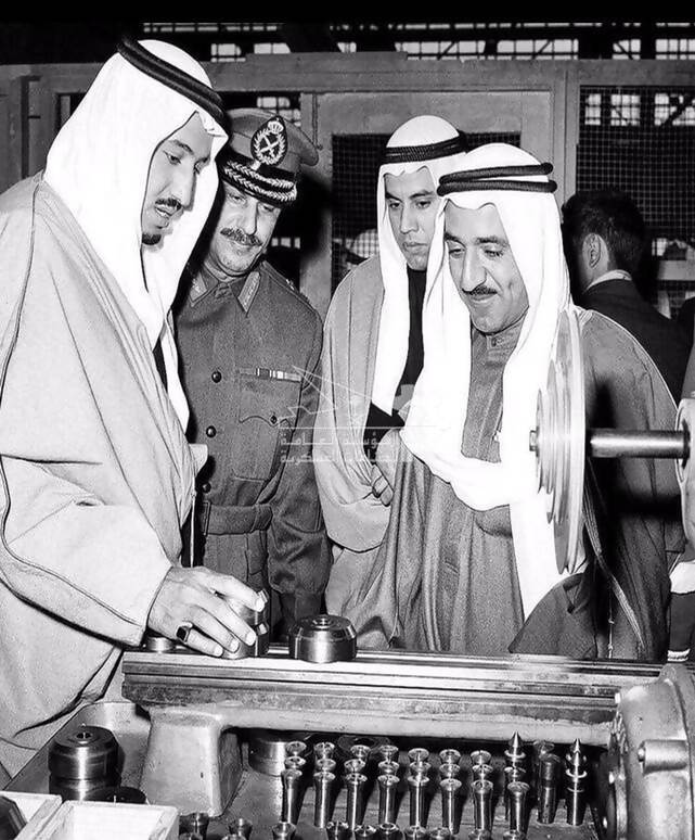 تفقد الصناعات العسكرية 